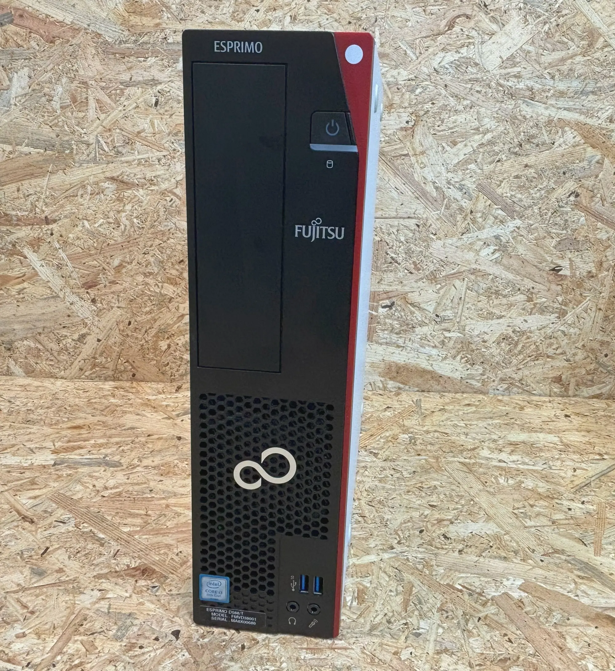 富士通 ESPRIMO D588/T（第8世代CPU）