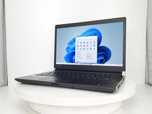 東芝 dynabook R73/D（第6世代CPU）