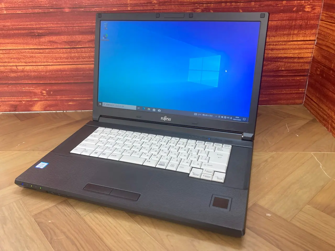 富士通 LIFEBOOK A746/P（第6世代CPU）