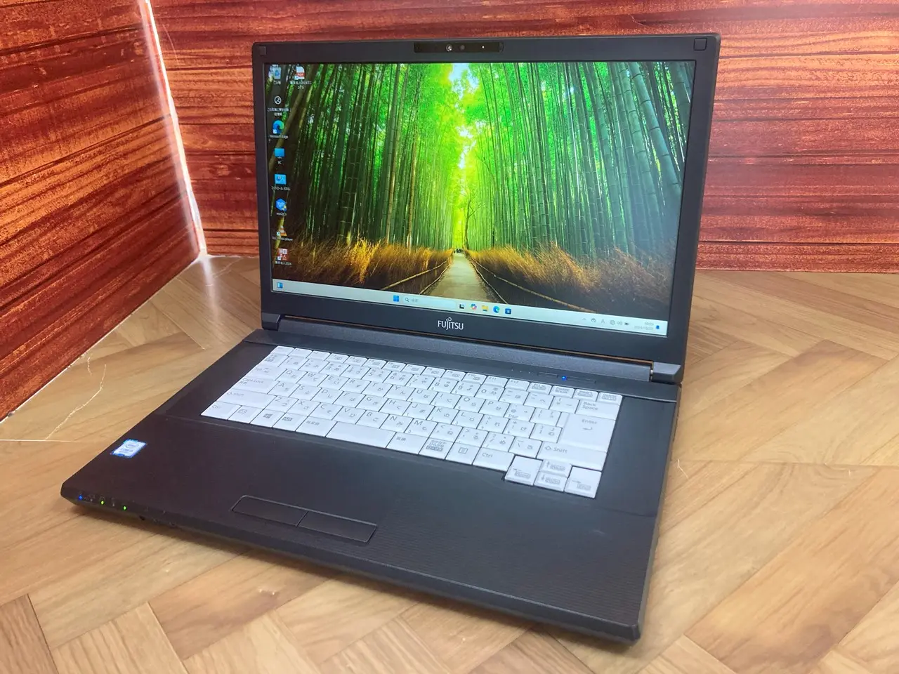 富士通 LIFEBOOK A579/B（第8世代CPU）