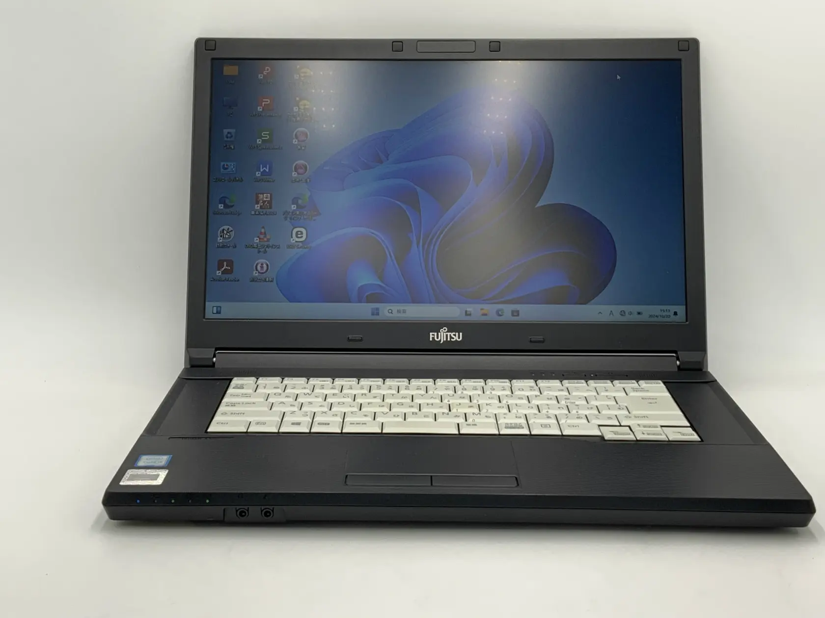 富士通 LIFEBOOK A577/R  （7世代CPU）