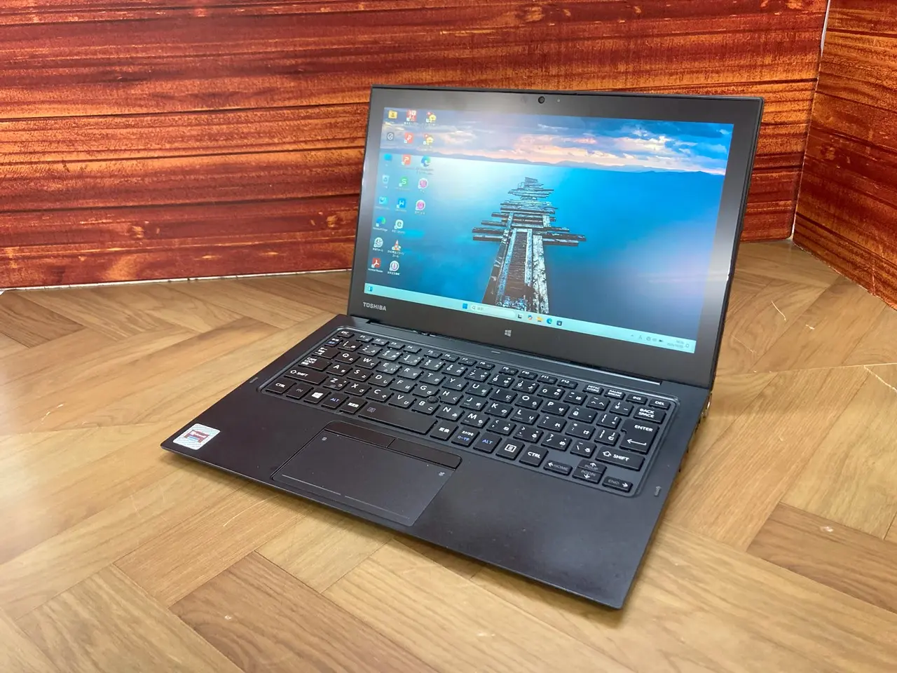 東芝 dynabook R82/A（第6世代CPU）