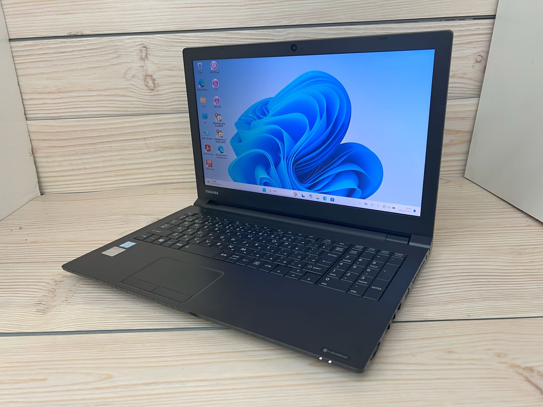 東芝 dynabook B65/D　(第6世代CPU）