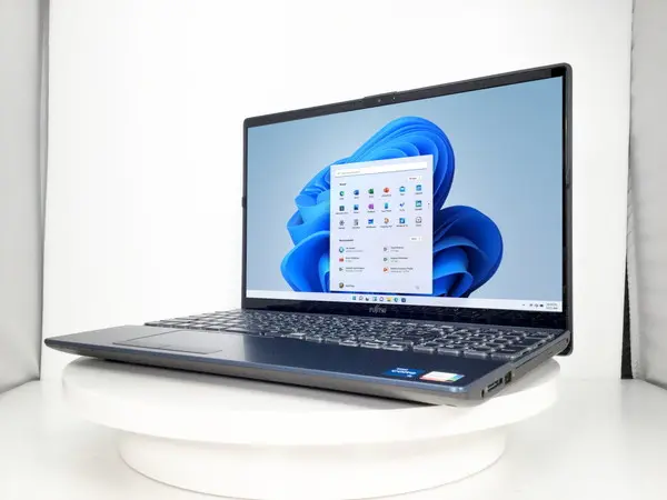 富士通 LIFEBOOK AH47/H1（第11世代CPU）