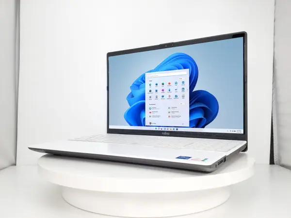 富士通 LIFEBOOK AH49/H2（第11世代CPU）