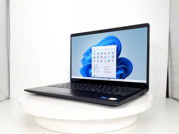富士通 LIFEBOOK MH55/H1（第11世代CPU）