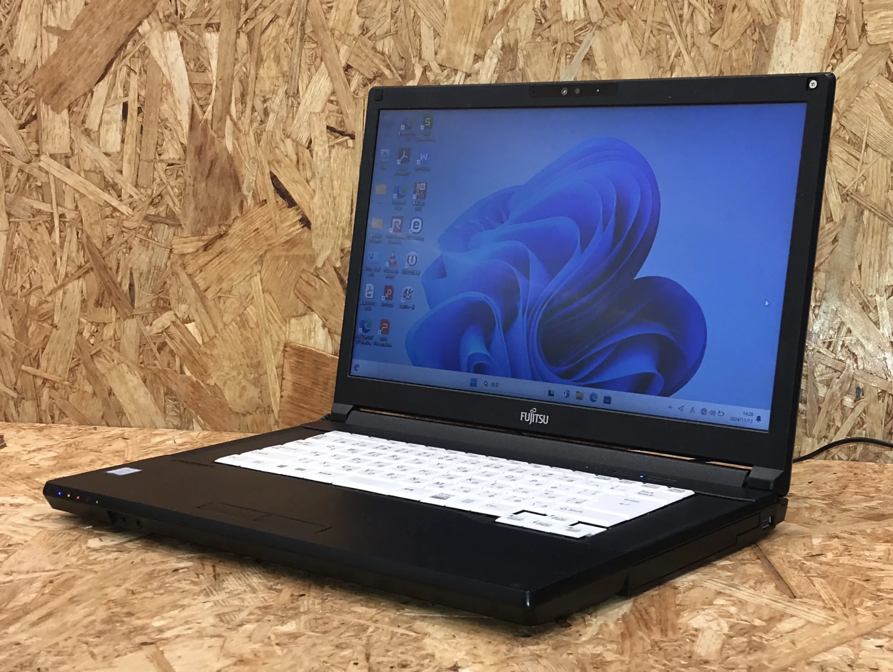 富士通 LIFEBOOK A579/B (第8世代CPU)