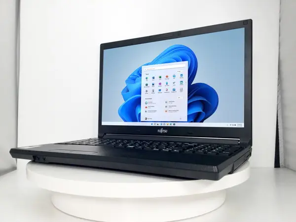 富士通 LIFEBOOK A577/SX（第7世代CPU）