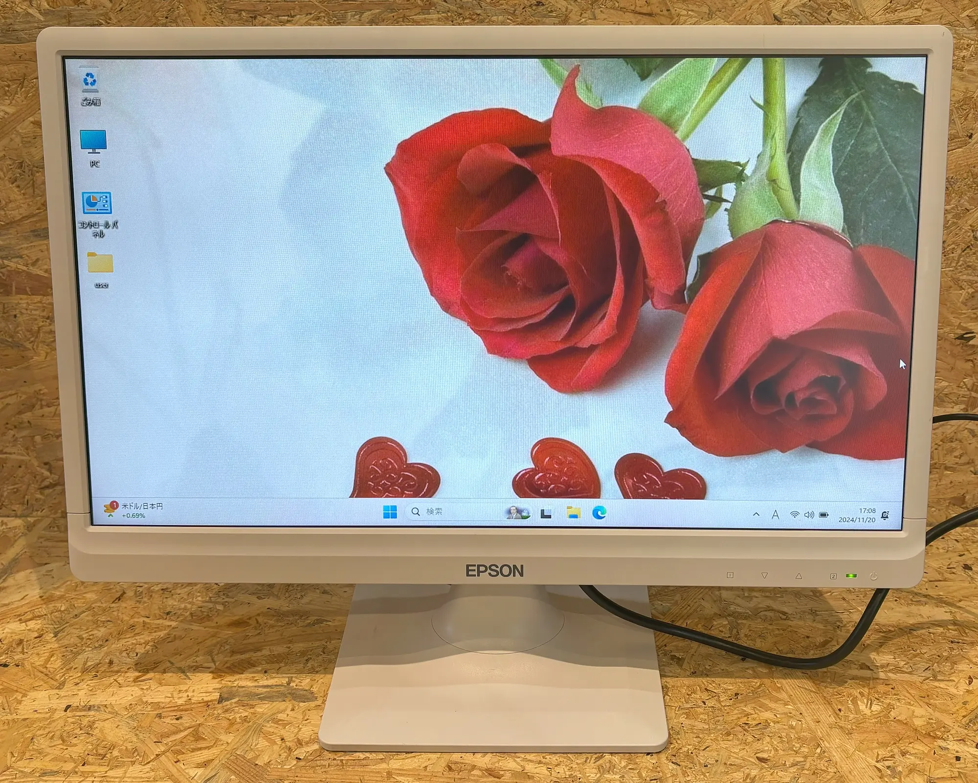 EPSON LD22W82L【 デュアル出力モニターに 大き目で見やすいサイズ感☆彡 】