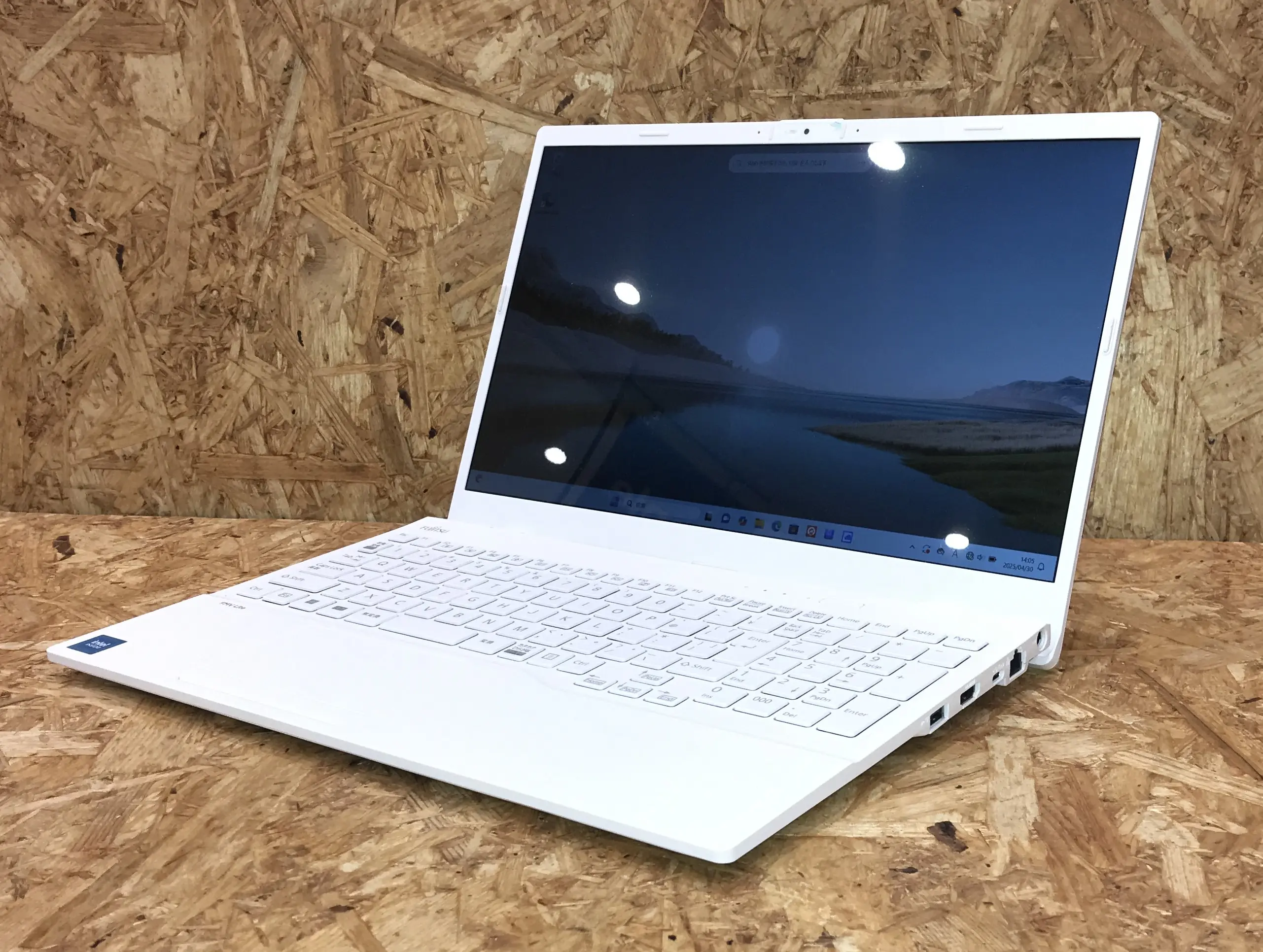 富士通 FMV Lite3515H3W (第12世代CPU)