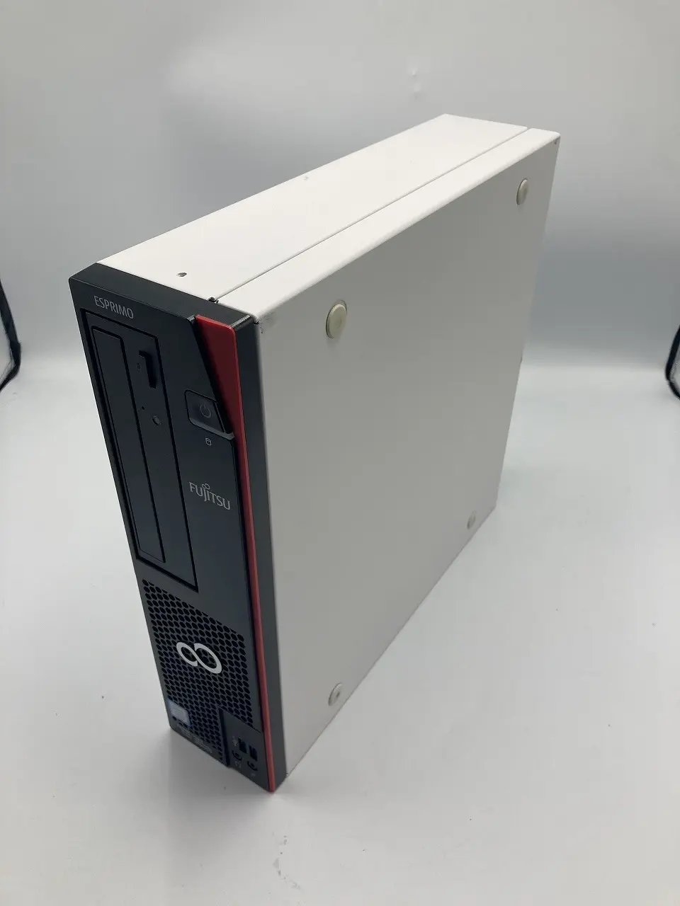 富士通　D588/BX（第9世代CPU）