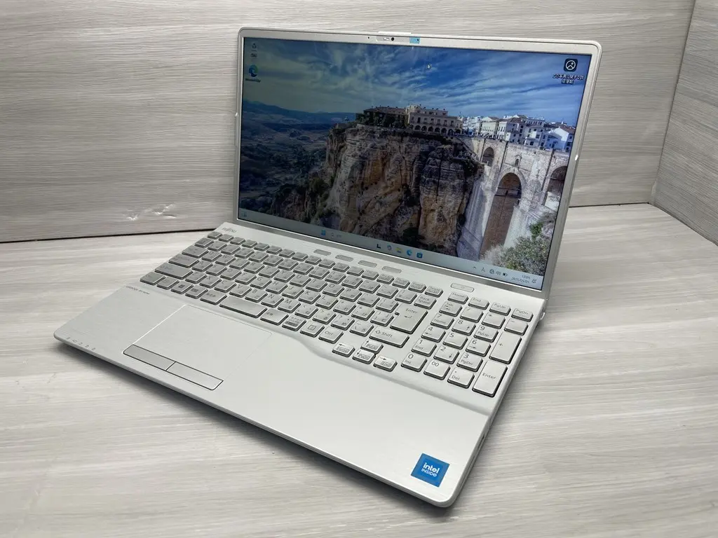 富士通 LIFEBOOK AH40/H(第12世代CPU)