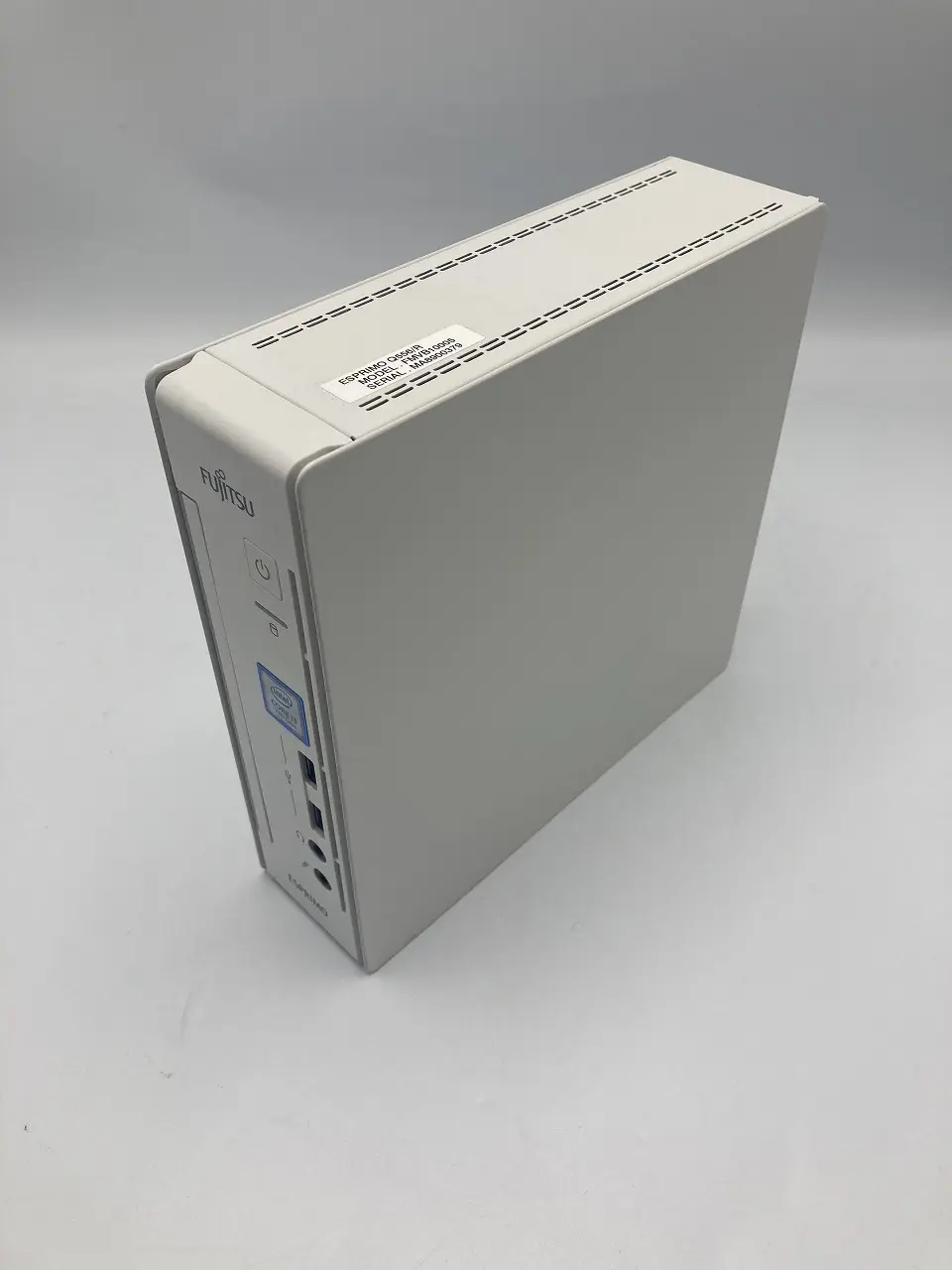 富士通 ESPRIMO Q556/R（第7世代CPU）