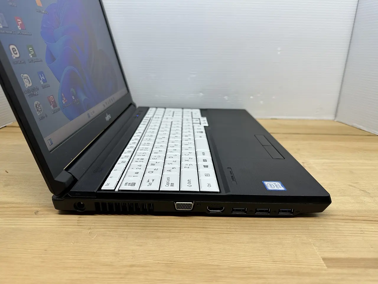 富士通 LIFEBOOK A579/C(Core i5 8265U 1.6GHz/8GB/SSD240GB
