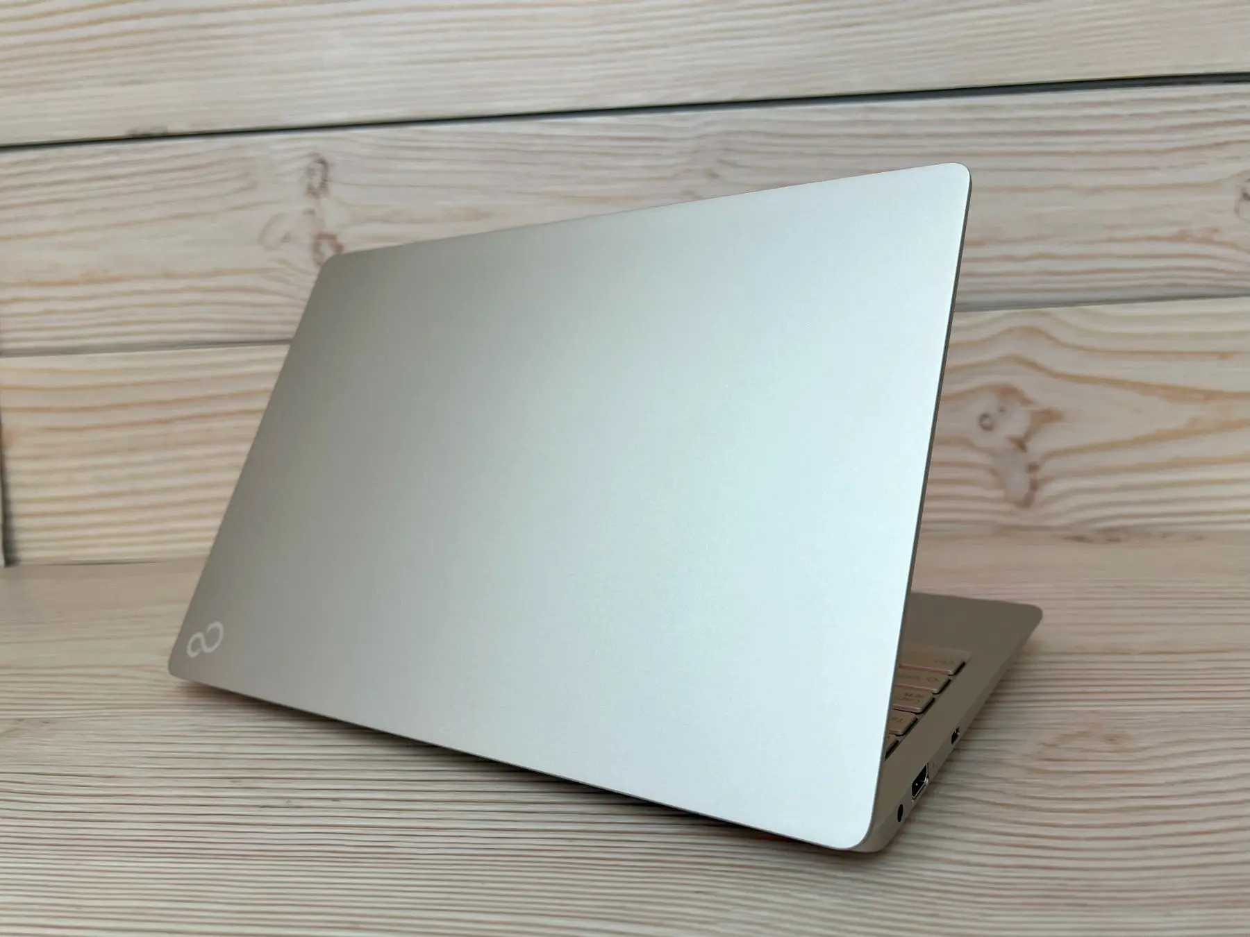 LIFEBOOK CH75/F3(CPU： Core i5 1135G 2.4GHz/メモリ：8GB/SSD：256GB)