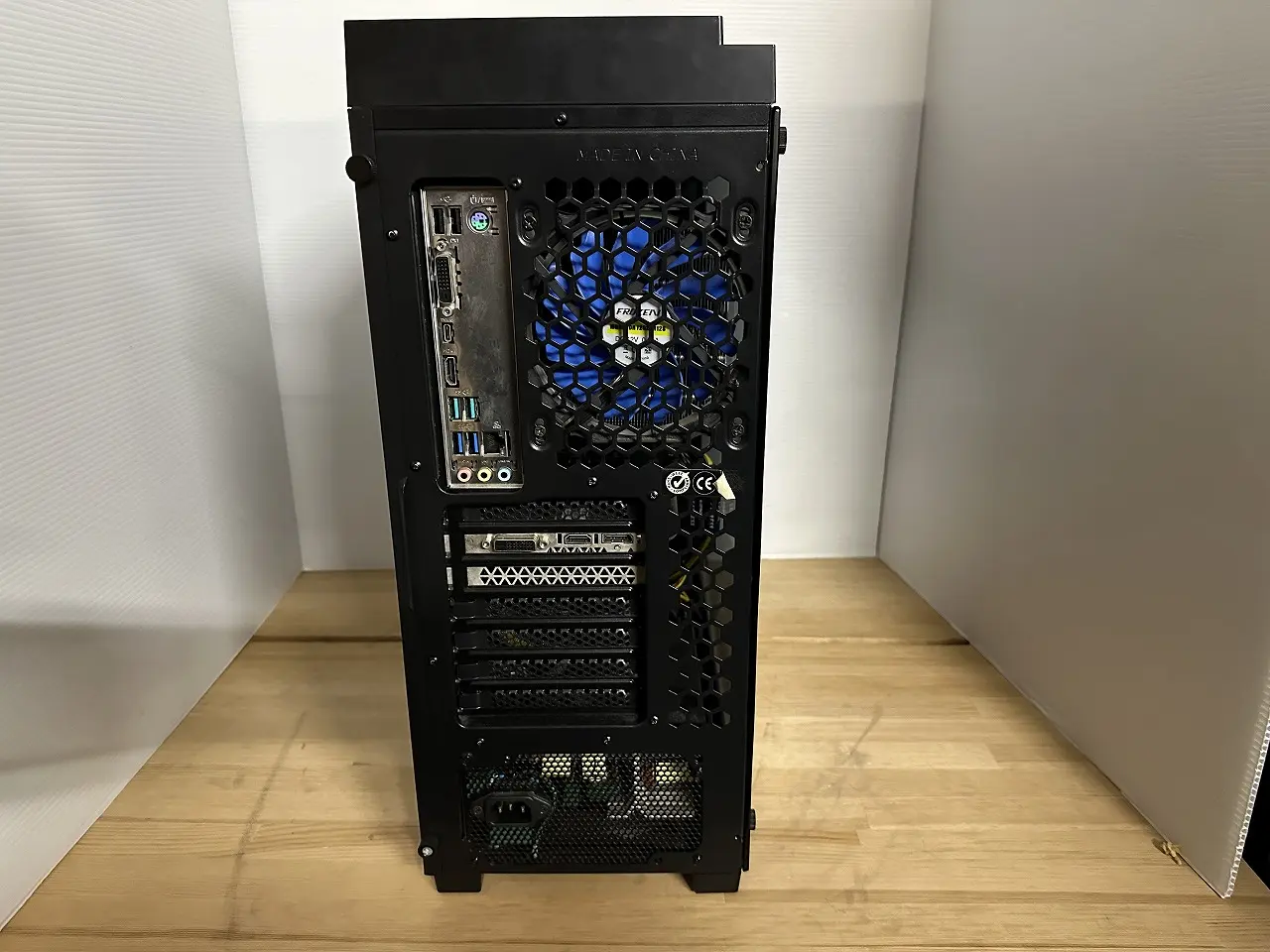 Thermaltake オリジナルDTPC(Core i7 8700K 3.7GHz/16GB