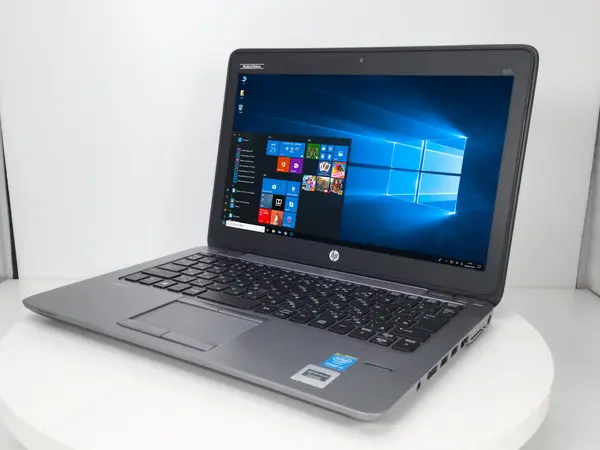 HP EliteBook 820 G2（第5世代CPU）