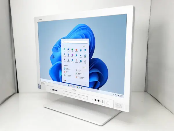 富士通 ESPRIMO K557/R（第7世代CPU）

