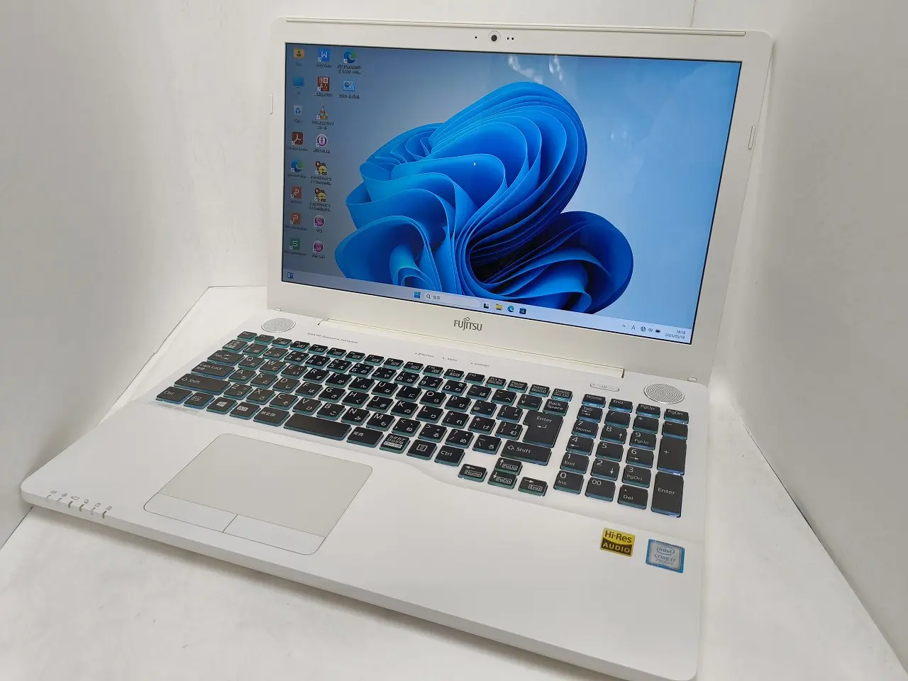FUJITSU LIFEBOOK AH53/B2（第7世代Corei7）