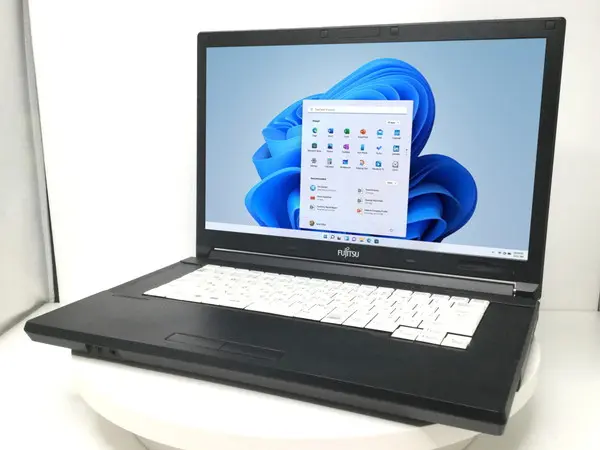 富士通 LIFEBOOK A576/R（第6世代CPU）

