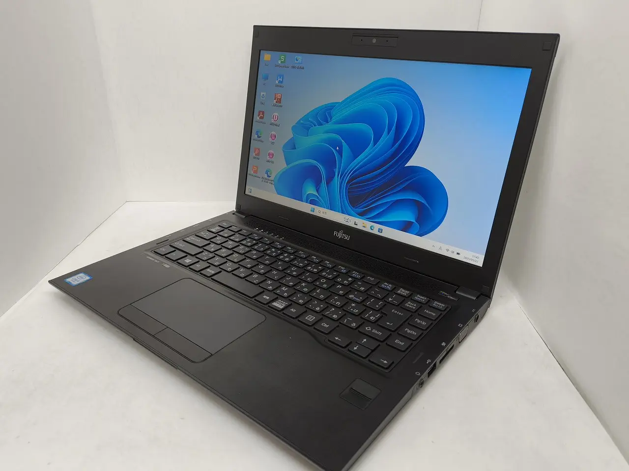FUJITSU LIFEBOOK U537（第7世代Corei3）