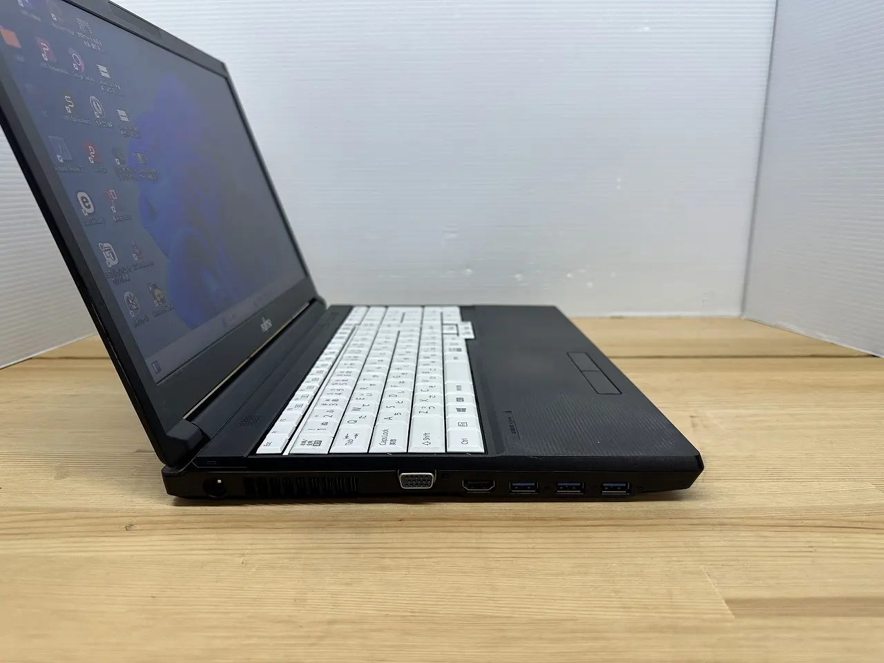 富士通 LIFEBOOK A579/A(Core i3 8145U 2.1GHz/4GB/SSD128GB