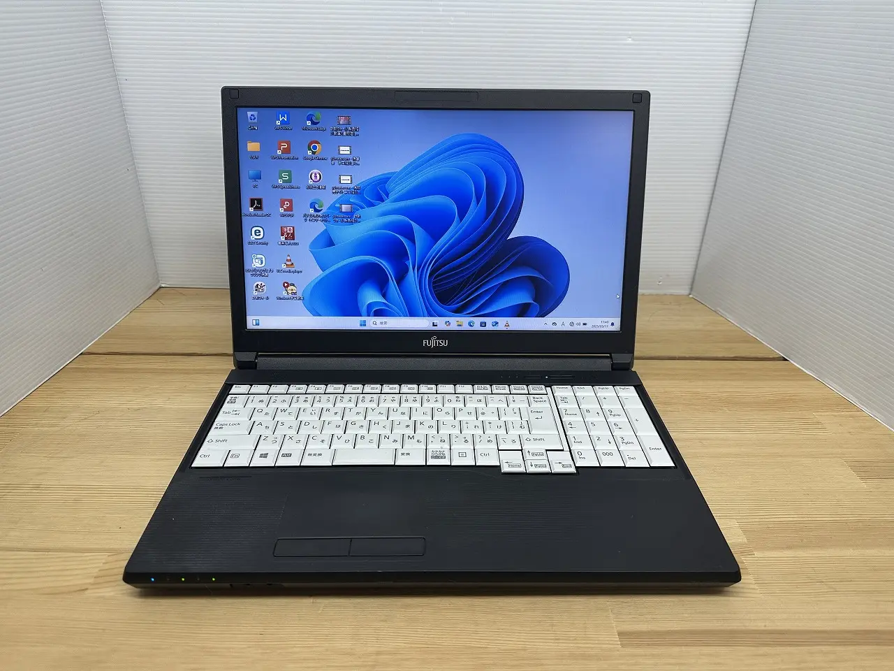 富士通 A579/A 第8世代i3 / メモリ8GB / SSD128GB 富士通 LIFEBOOK A579/A(Core i3 8145U 2.1GHz/メモリ：4GB/SSD