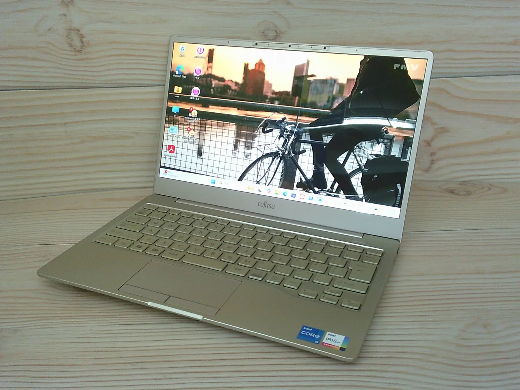 富士通 LIFEBOOK CH75/F3