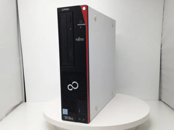 富士通 ESPRIMO D588/T（第8世代CPU）

