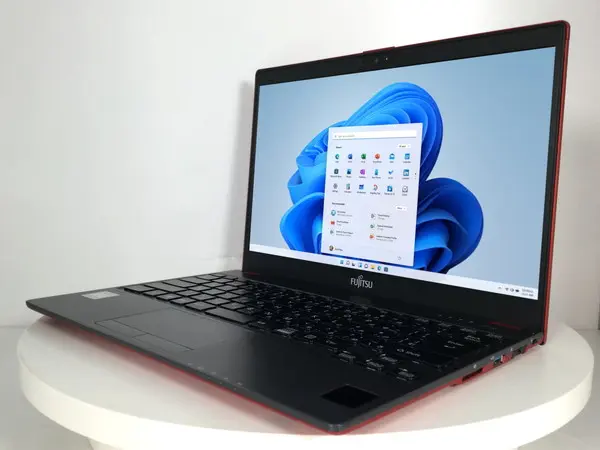 富士通 FUTRO MU937 レッド（第7世代CPU）