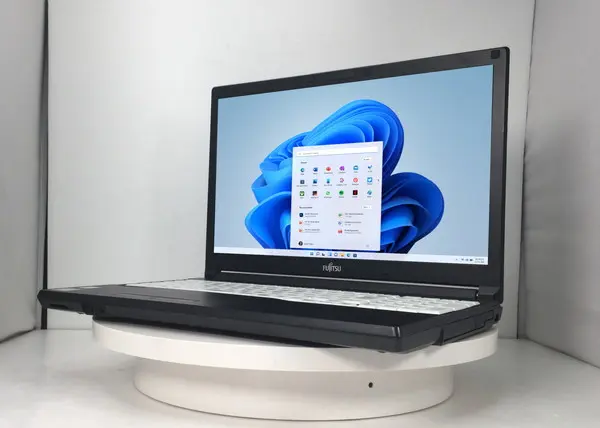 富士通 LIFEBOOK A746/R（第6世代CPU）