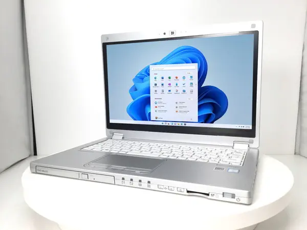 Panasonic Let'snote CF-MX5（第6世代CPU）

