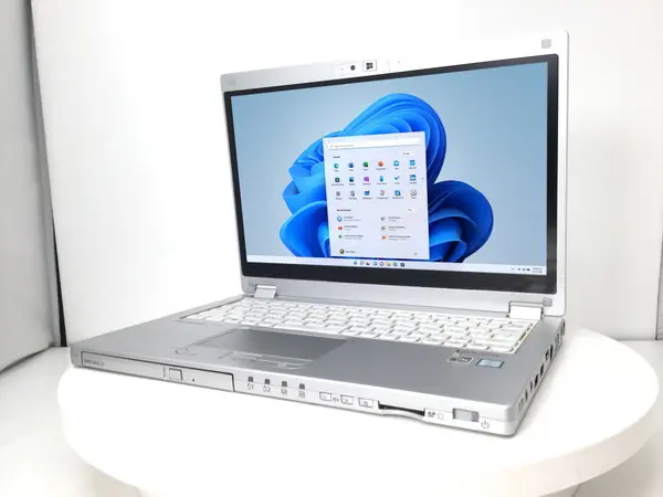 Panasonic Let'snote CF-MX5（第6世代CPU）

