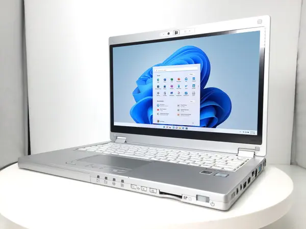 Panasonic Let'snote CF-MX5（第6世代CPU）

