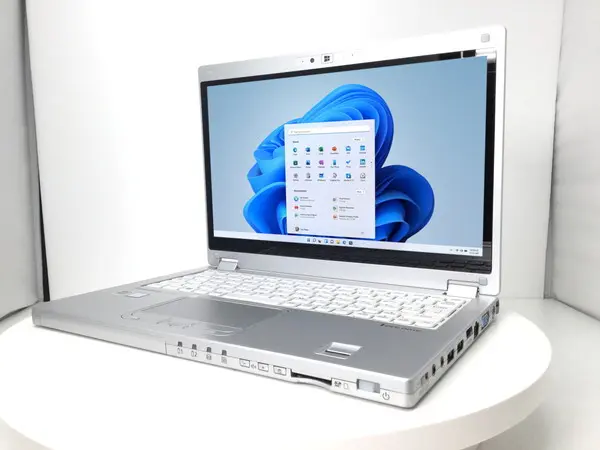 Panasonic Let'snote CF-MX5（第6世代CPU）

