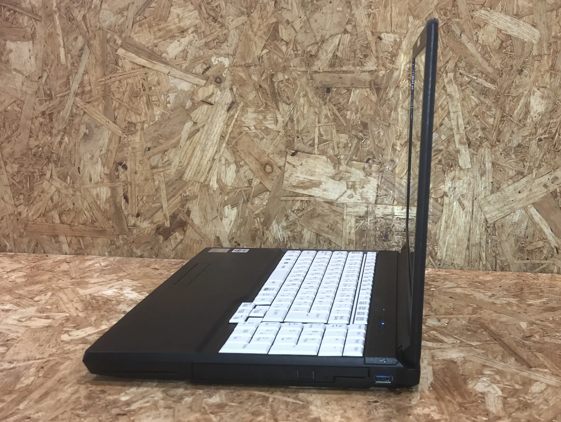 富士通 LIFEBOOK A7510/D (Core i5 10310U 1.7GHz / 16GB / SSD