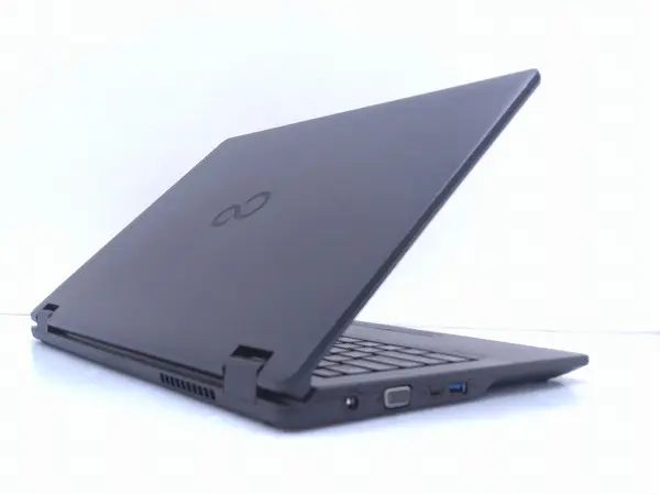 富士通 LIFEBOOK E549/A (CPU:Core i5 8365U 1.6GHz/メモリ:8GB
