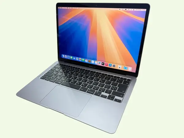 Apple MacBook Air A2337 (CPU： Apple M1 /メモリ： 8GB / SSD：256GB