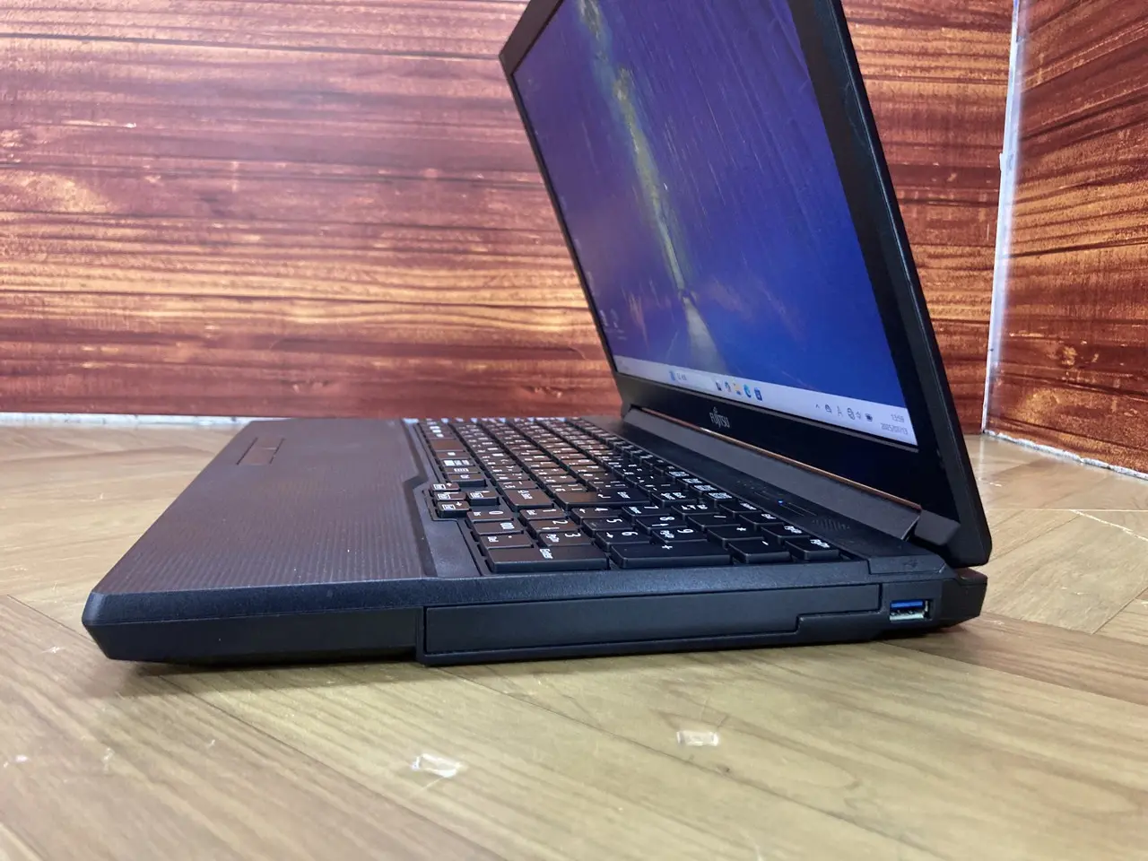 美品 富士通 LIFEBOOK A579/A LIFEBOOK A579/C(CPU： Core i5 8265U 1.6GHz/メモリ：8GB/新品