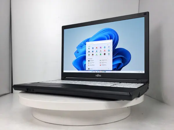 富士通 LIFEBOOK A579/A（第8世代CPU）