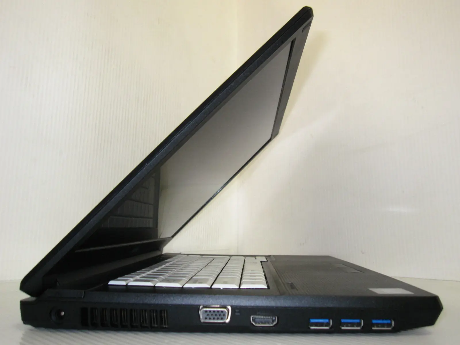 【ほぼ未使用・特価処分】富士通 LIFEBOOK A5510 10世代i3搭載 Amazon.co.jp: 中古パソコン 富士通 LIFEBOOK A5510/D(DX