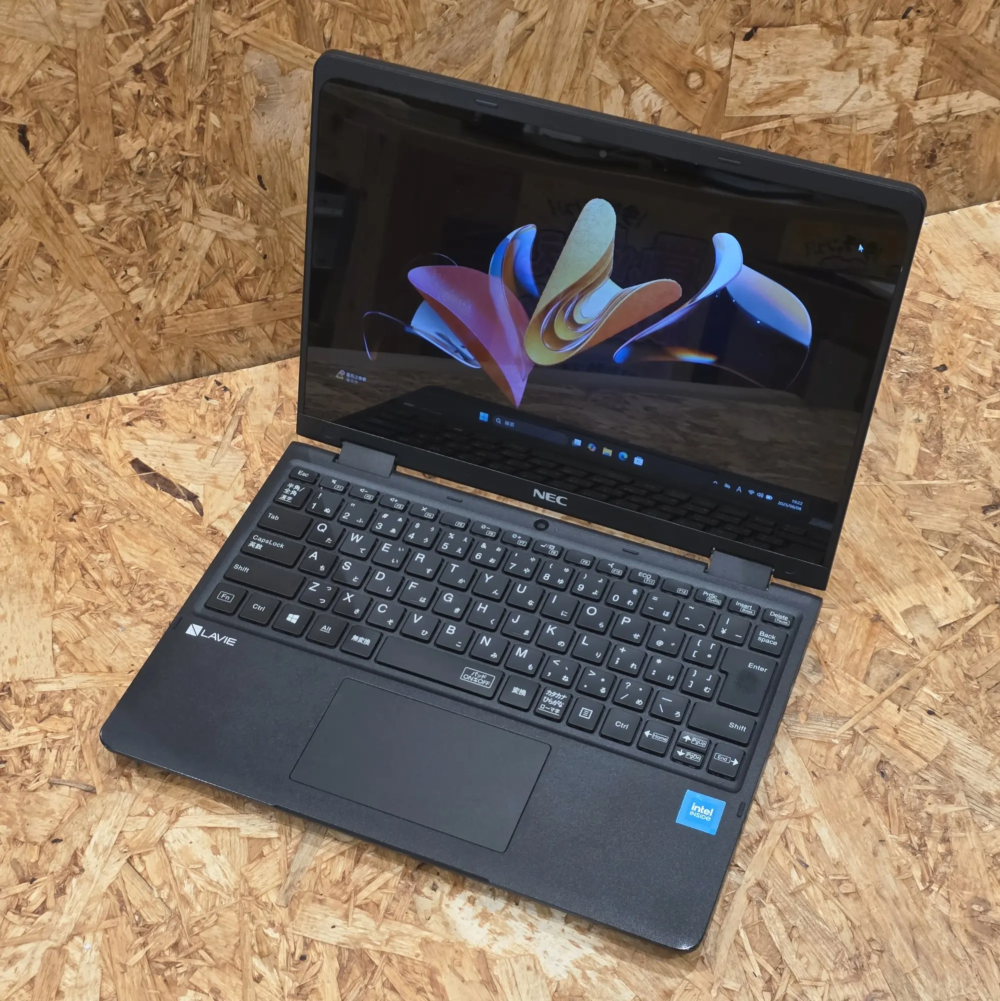 中古2in1・タブレットPC販売｜ノートとタブレット両用で快適作業