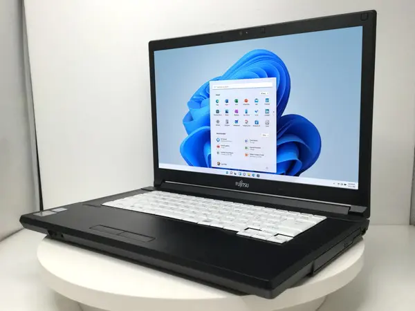 富士通 LIFEBOOK A577/T（第7世代CPU）

