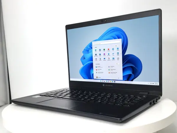 東芝 dynabook G83/FP（第10世代CPU）