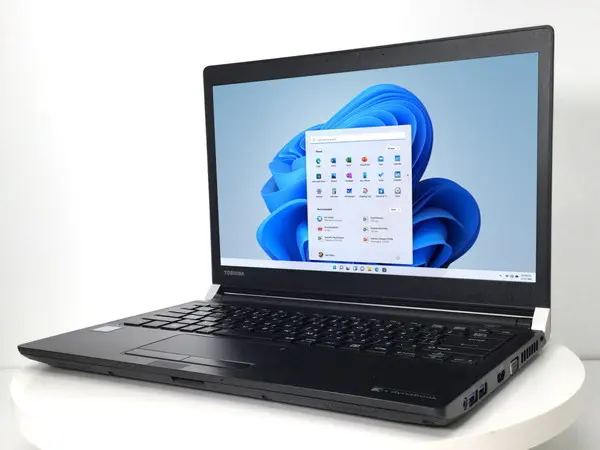 東芝 dynabook R73/K（第6世代CPU）





