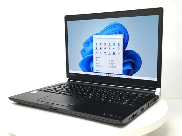 東芝 dynabook R73/K（第6世代CPU）






