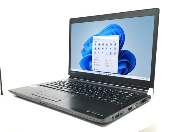 東芝 dynabook R73/K（第6世代CPU）





