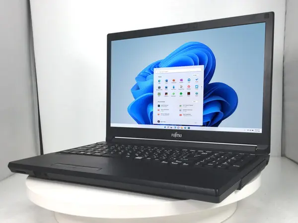 富士通 LIFEBOOK A747/P（第7世代CPU）