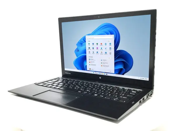 東芝 dynabook R82/A（第6世代CPU）

