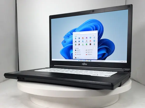 富士通 LIFEBOOK A577/S（第7世代CPU）